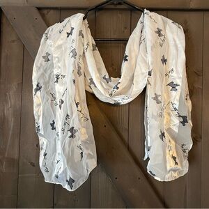 5/$20 Elegant White and Gray Scarf with Scotty Dog